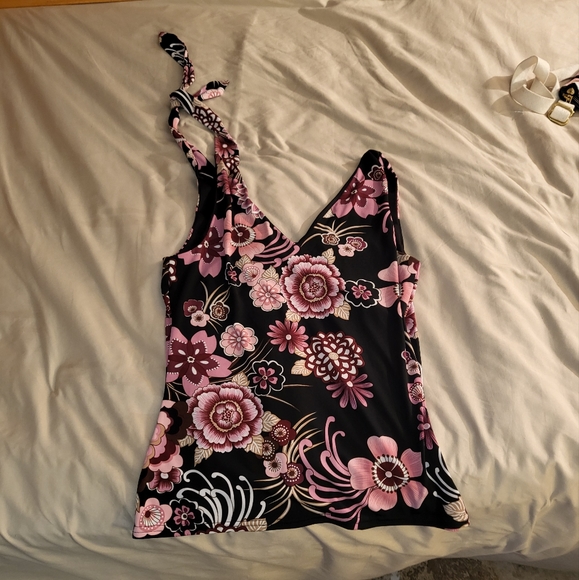 Top - Picture 2 of 4